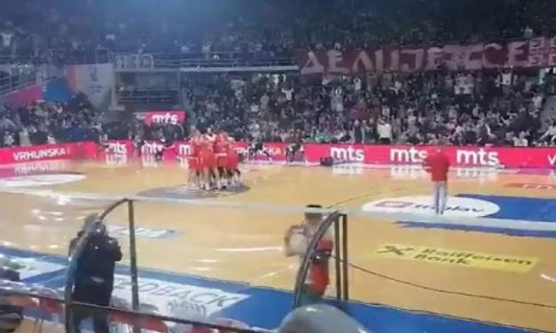 TOTALNO LUDILO! Evo kakva je bila atmosfera pri izalsku igrača na teren (VIDEO)