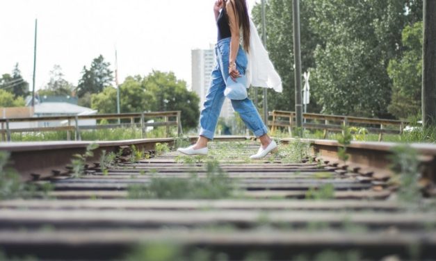 Model farmerki koje izdužuje figuru