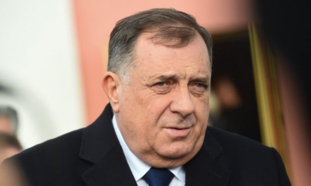 LUDA KUĆA! U AMERICI MOŽE, ALI U DRUGIM ZEMLJAMA NE! Dodik pozvao američkog ambasadora u BiH da se ne meša u unutrašnja pitanja
