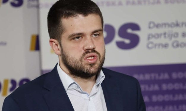 Nikolić: Zdravkov apostol i Šešeljev kandidat, opsjednut predsjednikom Đukanovićem