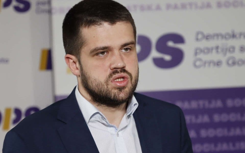 Nikolić: Zdravkov apostol i Šešeljev kandidat, opsjednut predsjednikom Đukanovićem