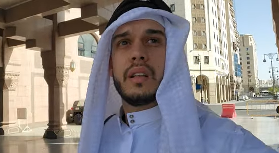 „LJUBI TE TVOJA MAJKA, U SRCU ĆU TE NOSITI“: Dejan priznao da je prešao u Islam