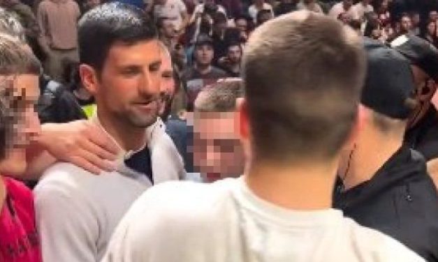 SCENA KOJA OBILAZI SVET! SADA JE SVE JASNO! Evo zbog čega je Novak izvadio iz džepa 100 evra i dao momku u Pioniru! (VIDEO)