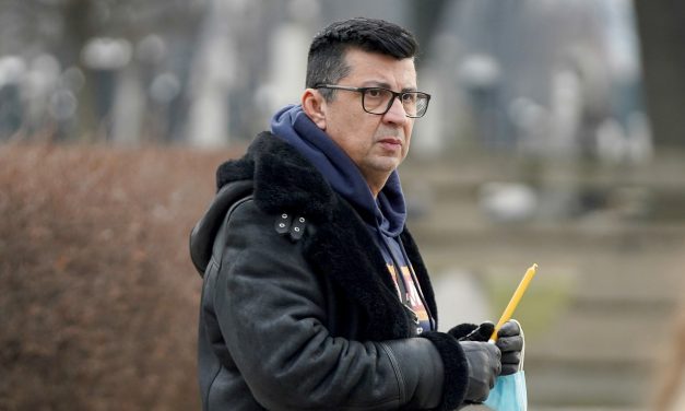 Peja kritično: Hitna operacija na srcu daje nadu za životom, Zlata i Hasan su sve vreme uz njega