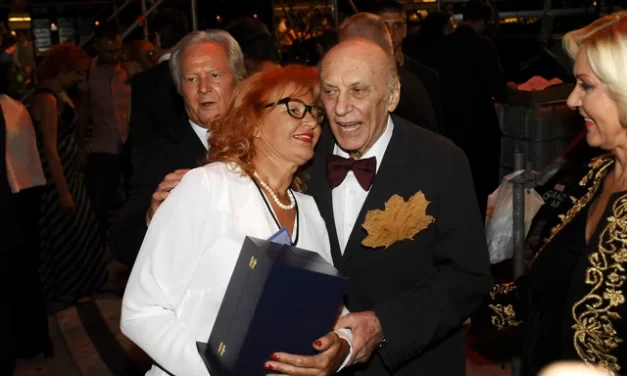 KUĆA, STANOVI, HILJADE EVRA NA RAČUNU: Izbio haos na sudu zbog Tozovčeve imovine između vanbračnih sinova i udovice: „Niste mu dolazili, A SAD TRAŽITE“!
