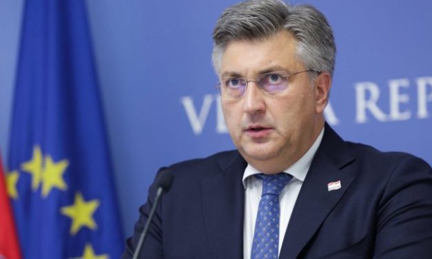 ŠOK SCENA UŽIVO U HDZ-u, TUĐMAN SA ONOGA SVETA POSLAO PLENKOVIĆU PORUKU?! Pogledajte iznenađenje usred priče o kandidaturi hrvatskog premijera za genseka NATO! (VIDEO)