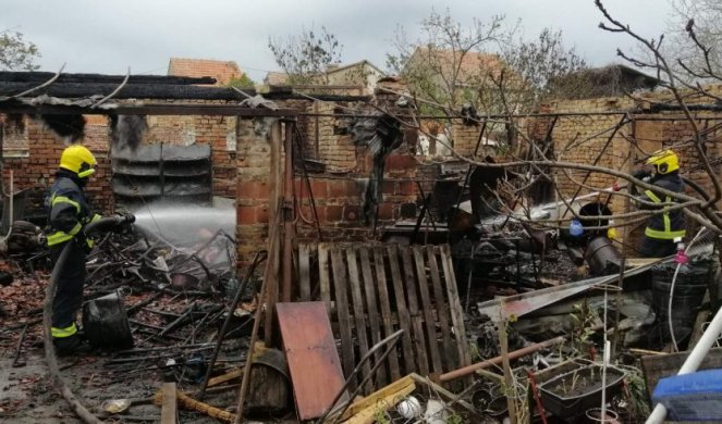 PRVE FOTOGRAFIJE POŽARA U KIKINDI! Do temelja uništena kuća, ukućani ostali bez krova nad glavom