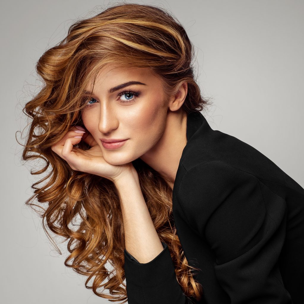7 najmodernijih boja kose za brinete i kako da ih postignete