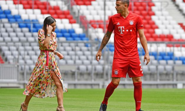 Upravo ga je ostavila preko Instagrama: Slavnog fudbalera supruga javno poklonila ljubavnici čije je ime odlično poznato u Srbiji FOTO