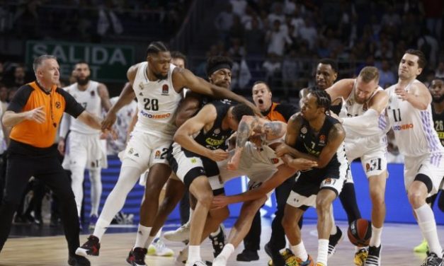 PARTIZAN I REAL IGRAJU NAJLUĐU PLEJ-OF SERIJU IKAD! Pesničenje, suspenzije, igrači na štakama, ko će izaći kao pobednik? (FOTO/VIDEO)