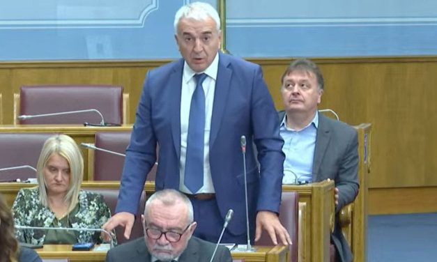 Đurović: Nažalost, Zdravku Krivokapiću je bitno bilo kakav stav imaju ambasade, a ne kako je narod glasao