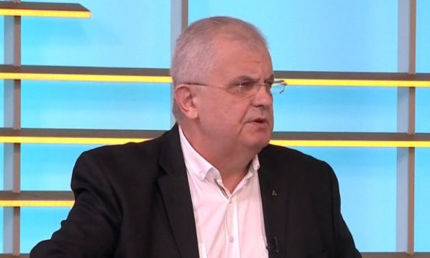 ČANAK SE PRIDRUŽIO VOĐAMA PROTESTA U BEOGRADU I NAPADIMA NA SPC! „Episkopima i vladikama SPC su ruke krvave do lakata i treba im suditi za ratne zločine“