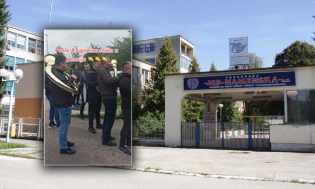IZ POSLEDNJE PRVE SMENE NA KAPIJU IZLAZI DRAGANA… Kolege joj priredile veličanstven ispraćaj (VIDEO)