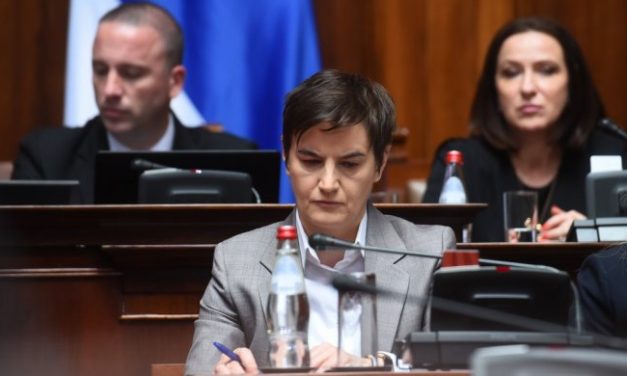 POSEBNU SEDNICU PARLAMENTA POVODOM NEZAPAMĆENIH TRAGEDIJA POSLANICI OPOZICIJE NAZVALI ŠARADOM! Brnabić šokirana ponašanjem opozicije