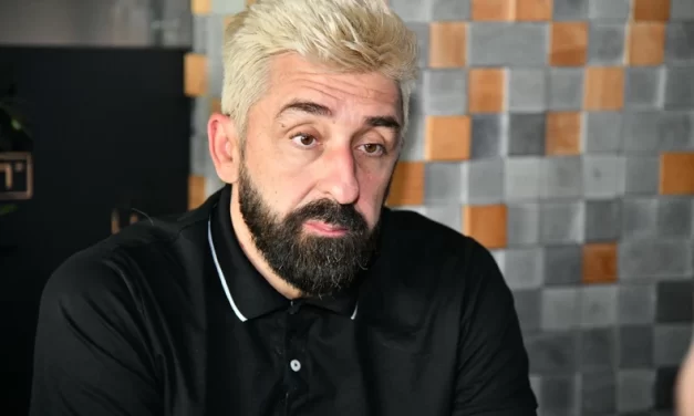 NAPAD SA SVIH STRANA: Ognjen Amidžić jedva uspeva da ODBRANI DEVOJKU: „Ne tresi gluposti, sva je plastika!“