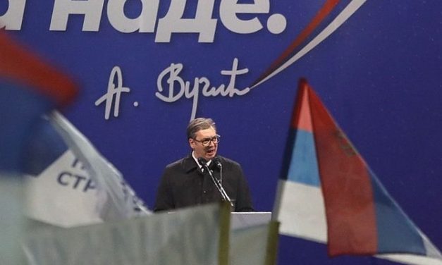 Vučić stigao u Kragujevac na skupštinu SNS