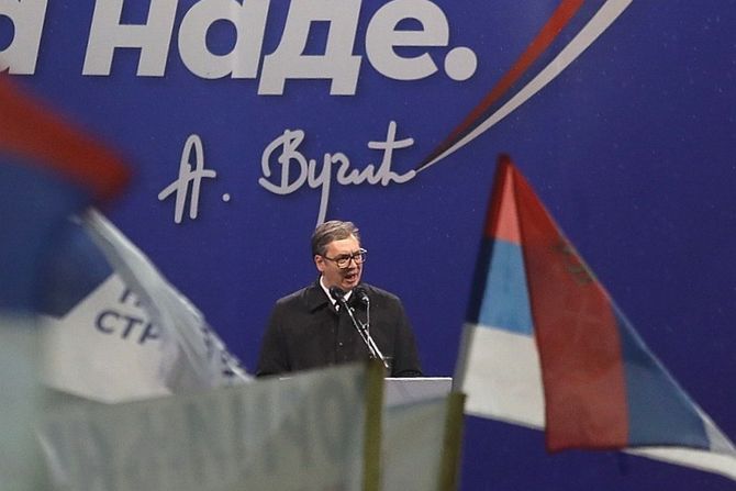 Vučić stigao u Kragujevac na skupštinu SNS