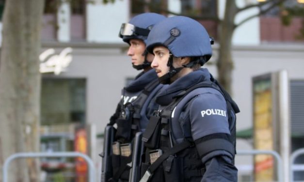 KRALI BICIKLE U BEČU, NISU RAČUNALI DA IH NEKO POSMATRA: Uhapšena trojica srpskih mladića u Austriji
