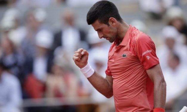 OVO MOŽE SAMO SRBIN! Novak Đoković na dodelu trofeja izašao SPECIJALNO OBUČEN! (VIDEO)