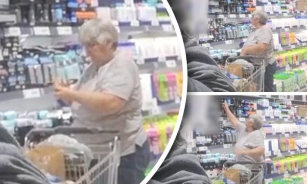FUJ! ALI I OPREZ AKO KUPUJETE DEZODORANS U MARKETU! Ima jedna baka, ona ga otvori, namiriše intimni deo, zatim vrati! Narod je zgrožen snimkom!