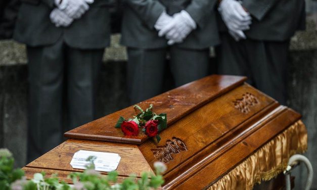 OTKRIVENO ŠTA SE DESILO ŽENI KOJA JE OŽIVELA U SANDUKU! Progovorio njen sin, oglasilo se i Ministarstvo zdravlja
