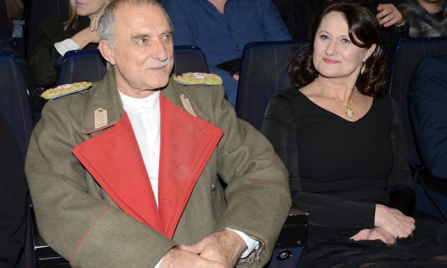 Lazar Ristovski ponovo pred matičarem: Njegova druga žena je mlada, prelepa i svi je znate FOTO