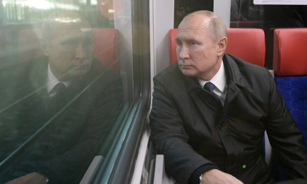 Procurile fotografije Putinovog „voza duhova“: Hamam i aparat za zatezanje lica