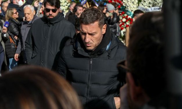 Toti otvorio dušu: Pogledao je telefon svoje bivše supruge i šokirao se, evo sa koliko osoba ga je varala