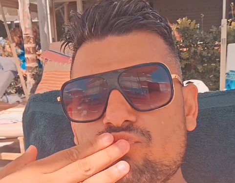 A gde je Milica?! NEPOZNATA ŽENA NAVALILA na Boru Santani na plaži! (Foto)