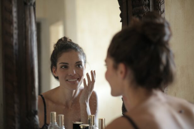 Najbolja voda za zdravu i zategnutu kožu bez bora: Vi je prosipate, a drugim ženama lice blista od nje