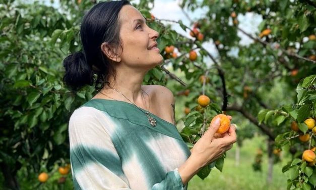 Elena živi francuski san: Zavirite na čarobno polje tajni u kom uživa sa Dušanom Reljinom, frajerom koji obožava dizajnerku FOTO