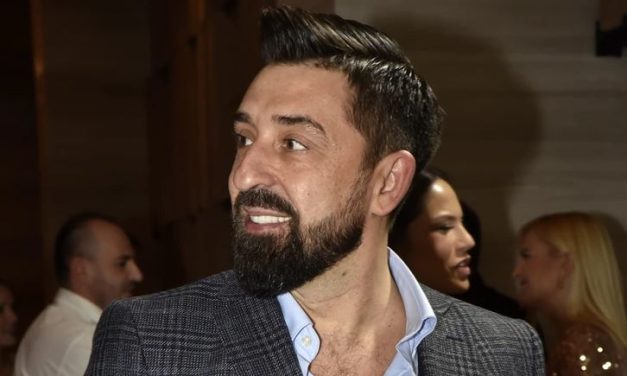 POKAZAO „LJUBAVNI TEPIH“! Ognjen Amidžić uslikan na PLAŽI! (Foto)