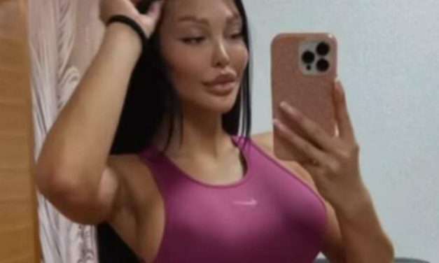 Prvi selfi Maje Marinković sa OGROMNOM silikonskom zadnjicom, JEDVA STALA U KADAR