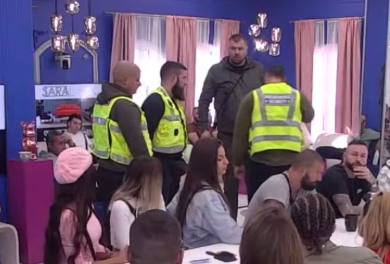 “40 godina, ni kuća, ni auto, ni posao…“ Zadrugarke Janjuša dovele do NERVNOG SLOMA, zamalo da učini ZABRANJENO (VIDEO)