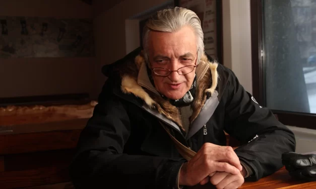 “ŽALIO SE DA GA BOLI GLAVA“ Prijateljica Mirka Kodića otkrila NEPOZNATE detalje smrti njegovog sina, evo kad je SAHRANA