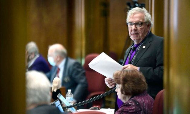 Bivši američki senator optužen da je plaćao za odnose sa maloljetnom osobom