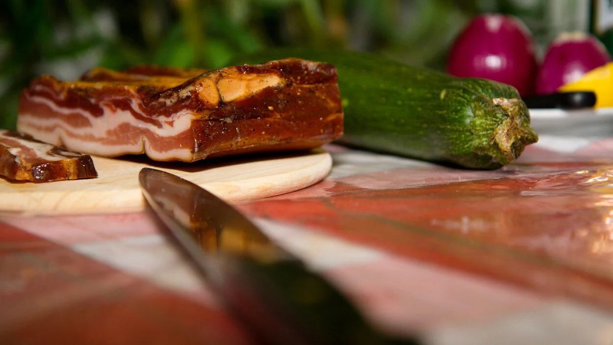 Da li je slanina stvarno dobra: Razlozi zašto bi trebalo da je (ne)jedete