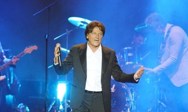 Emocije, neverovatna energija, hitovi koji su se nizali obeležili su spektakularan koncert Zdravka Čolića u Osijeku (foto)