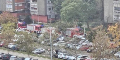 Veliki požar na Novom Beogradu! Gori stan u Bulevaru Zorana Đinđića, evakuisana jedna žena! (VIDEO)