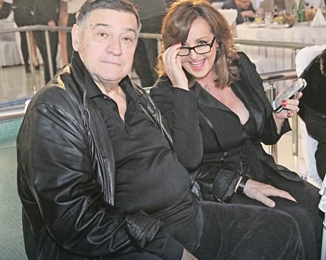 “IZ DALEKA SAM VIDELA DEVOJKU“ Misteriozni buket sa porukom na grobu Milutina Mrkonjića, Ana se odmah oglasila