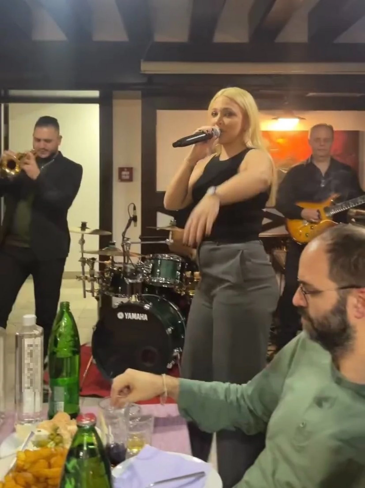Zajedno su bili u Zvezdama Granda, a danas mu Milica Todorović peva na slavlju povodom rođenja ćerkice! (Foto)