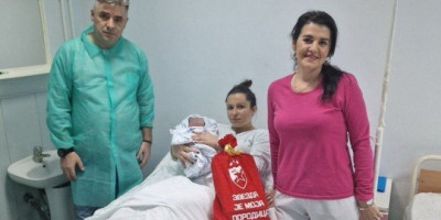Zvezda darovala paketiće za bebe srpskim porodilištima na Kosmetu