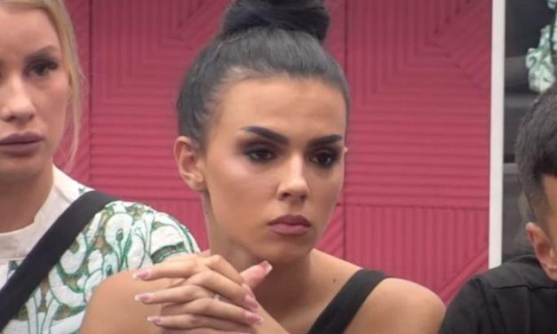 BEZ STIDA I SRAMOTE! Anita Stanojlović prešla granicu sa Anđelom: Popustile joj kočnice usred dnevne sobe