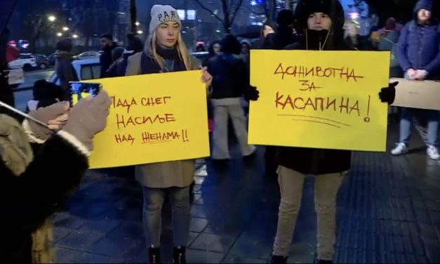 „Porodilište, a ne klanica“: Protest ispred Ministarstva zbog akušerskog nasilja