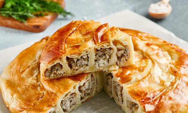 Pita od krompira i mesa sa prelivom od jogurta