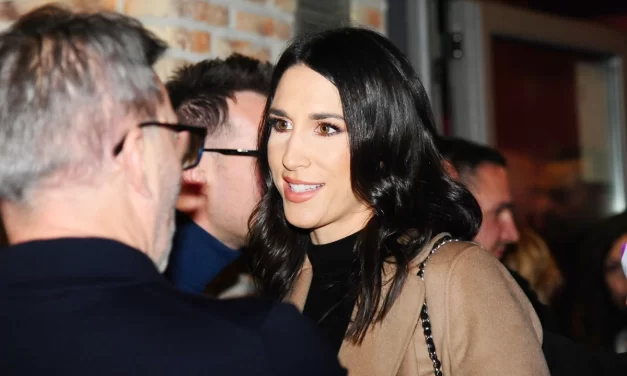 BAŠ LIČE! Ovo je rođena sestra Jelisavete Orašanin,  bavi se vrlo OZBILJNIM poslom (FOTO)
