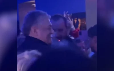 Toni Bijelić je sinoć lumpovao uz najtužniju pesmu Dragane Mirković: „Danas on ide njoj…“ (Video)