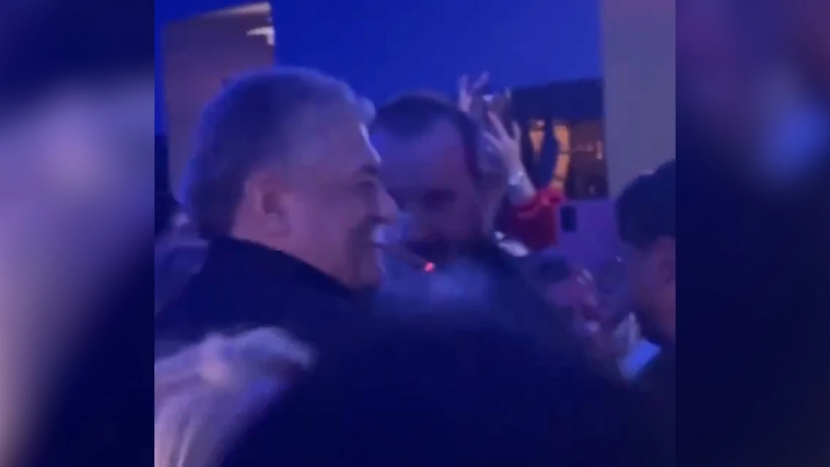 Toni Bijelić je sinoć lumpovao uz najtužniju pesmu Dragane Mirković: „Danas on ide njoj…“ (Video)