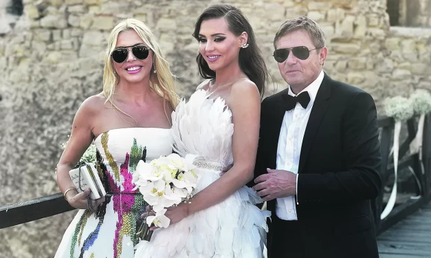 Čestitamo! Anja Stojković se porodila četvrti put! Piksi objavio fotografiju sa unukom