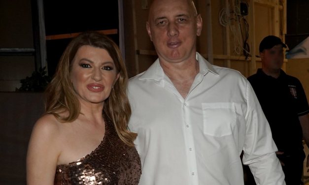 Mislila je da ima srećan brak i vernog muža dok nije pogledala u njegov telefon: Poziv koji je usred noći dobio Taške, Viki je potpuno zbunio